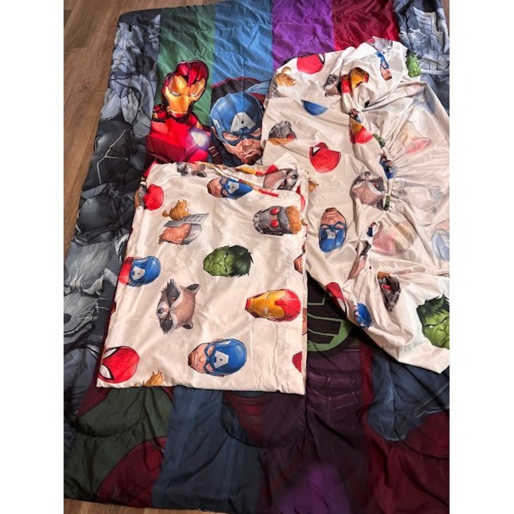 Marvel Avengers Twin Bedding Set Comforter Fitted Sheet Pillowcase Multicolor